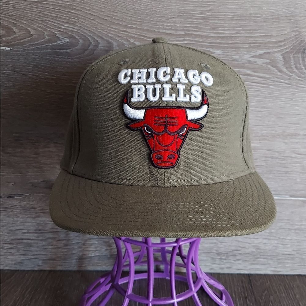 Ultra Game NBA Chicago Bulls Mens Snapback Hat Olive Green Cap